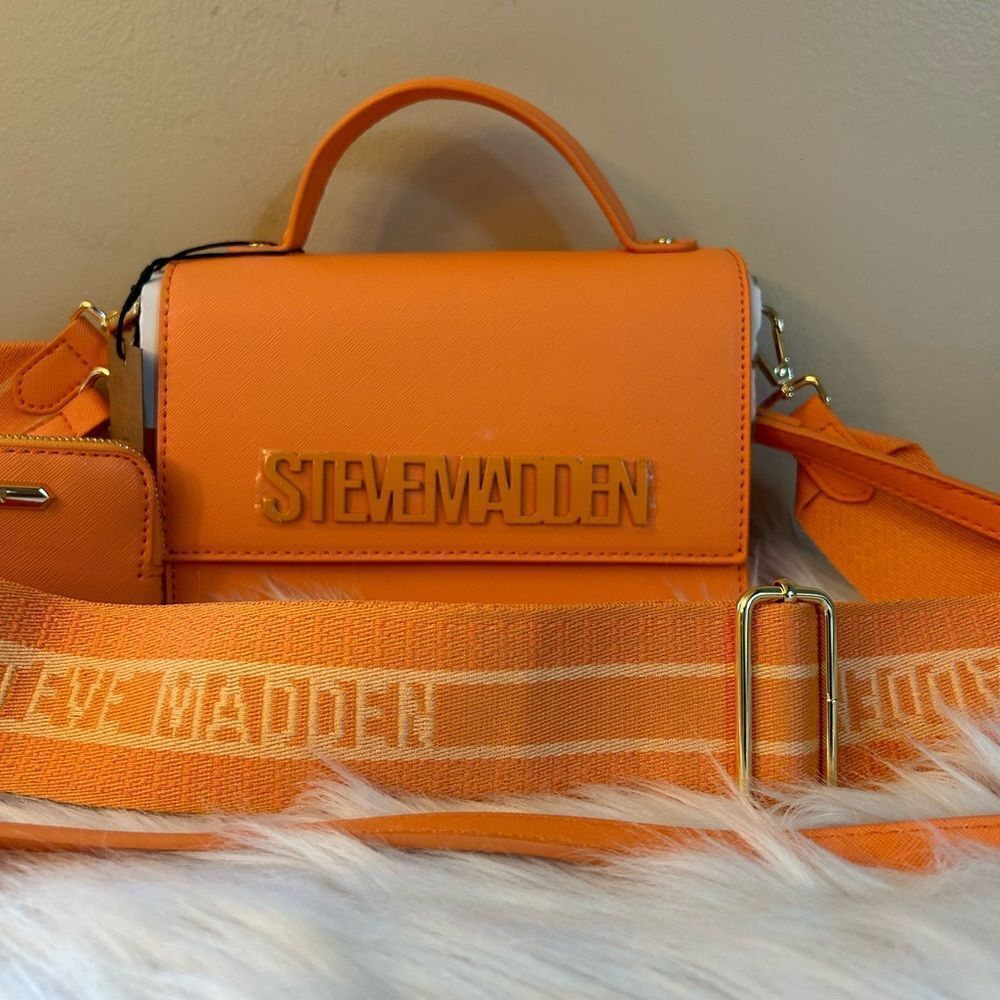 NWT Steve Madden (BHAMA) Crossbody w/ matching coin wallet - Orange - Picture 2 of 9